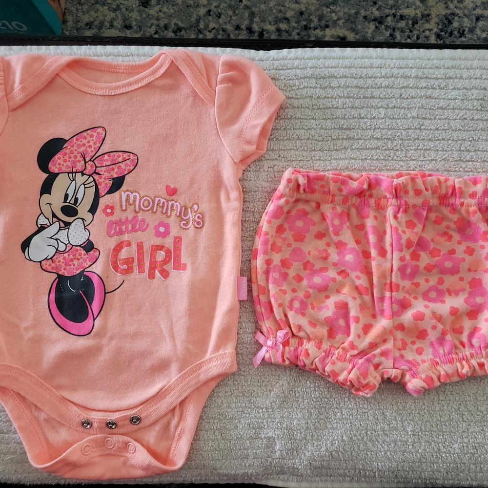 Disney Baby onsie w short 0-3 Months